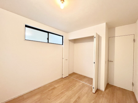 �Q���@������1�������`Bed Room�`  �S�����ɂ͎��[�N���[�[�b�g�������I���i�g���̂��m���⏬���͂������A�G�ߕ��̂��m���Ȃǂ���������Ɛ������ڂ����܂������܂��B  ������Ԃ��L���g�p�ł��܂��ˁB