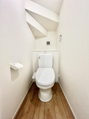 �g�C���@������1�������`Toilet�`�@�������̂��鐅����g�C���̓E�H�V�����b�g�t���ł����g�C���͖����g�킴��𓾂Ȃ����́B����������ۂ������ł��ˁB�g�C����2��������̂Œ��̍��G���ɕ֗��ł��I