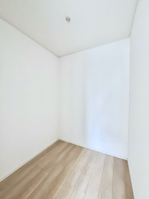 ���̑��@������1�������`Walk-in Closet�`�@�K�v�Ȃ��̂�R�[�f�B�l�[�g���ꗗ���Ċm�F�ł��A�g�x�x�⏀�����Z���ԂōςރE�H�[�N�C���N���[�[�b�g��ݒu���܂����B�Ƃ̒�����������Ƃ�����֗��Ȏ��[�X�y�[�X�B