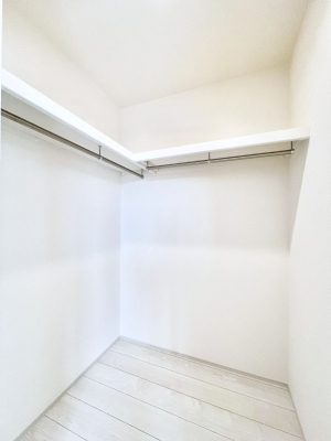 ���̑��@�����`Walk-in Closet�`�@�K�v�Ȃ��̂�R�[�f�B�l�[�g���ꗗ���Ċm�F�ł��A�g�x�x�⏀�����Z���ԂōςރE�H�[�N�C���N���[�[�b�g��ݒu���܂����B�Ƃ̒�����������Ƃ�����֗��Ȏ��[�X�y�[�X�ł��B