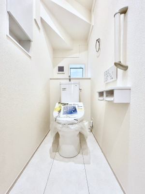 �g�C���@�����`Toilet�`�@�Y��E�X�b�L���E���K�ȃE�H�V�����b�g�t�g�C���ł��낰���Ԃł��B1�A2�K���Ƀg�C���X�y�[�X�I�̌������薾�邭�A���K��ԂƂȂ��Ă���܂��������g���ꏊ�����炱���̔z���ł��I