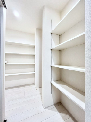 ���̑����ρ@�L�b�`���ɂ̓p���g���[�I�H�ނ̃X�g�b�N�͂������A���p�i�̎��[�Ȃǎg�����͂��낢��I