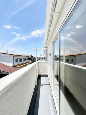 �o���R�j�[�@�������Q�������`Balcony�`  �o���R�j�[�͉������z���������݁A���z�c����󕨂��C�����悭�������Ƃ��ł��܂��B�g���₷���J���I�ȃo���R�j�[�ł����z�����������Ղ�~�蒍���A�o���R�j�[�t���Z�܂��B  
