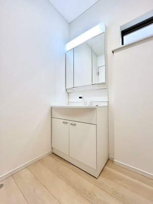 ���̑��@������2�������`Dressing Room�`�@�Â��Ȃ肪���Ȑ��ʏ�����������ƍ̌��Ɗ��C���\�Ȃ̂ŋC�����悭���g�������܂��B�O�ʋ��^�C�v�̐��ʑ�͋������[�ŎU�炩�肪���Ȑ��ʏ����X�b�L����