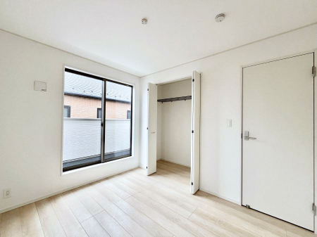 ���̑����ρ@������2�������`Bed Room�`�@�������������̂��ˌ��Ẵ����b�g�B���Ƒ������������ƂŎ苷�Ɋ����Ă����Z�܂����ˌ��Ăł͊e�����v���C�o�V�[��ۂ��Ƃ��ł��܂��B�Z�܂��ɂ�Ƃ肪���܂�S�������b�N�X��