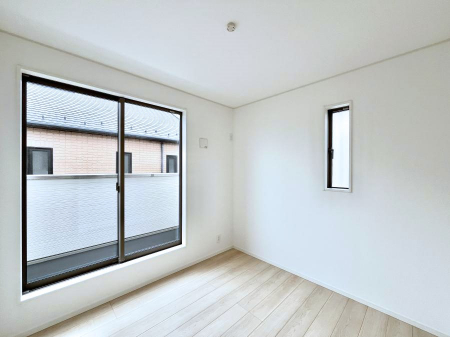 �Q���@������2�������`Bed Room�`�@�u��������������l�v�Ƃ��v�w�ł�����肭�낰��Q���B�����̉Ǝ��₨�d���ɔ�ꂽ���̓t�J�t�J�̃x�b�g�Ŗ�����Ă��������B�e���r��{�I�������Ă����K�ȍL����������