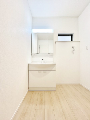 ���ʑ�E���ʏ��@�O�ʋ��̗��ɁA���ϕi��q���p�i�Ȃǂ����[�\�B���ʑ����������ƕۂ��܂��I  