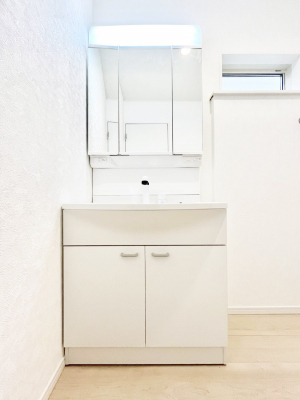 ���ʑ�E���ʏ��@������2�������`Dressing Room�`  ����������F�����œ��ꂳ��Ă���ƁA�X�b�L���Ɛ�������ۂ������܂��B���̗��ɂ͂����Ղ�Ǝ��[�X�y�[�X��W�������I�����́A�V���v�����@�\�����d�����āB