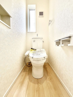 �g�C���@�g�C����1�K��2�K���ꂼ��ɔz�u����Ă��ĂƂĂ��֗��ł��B 