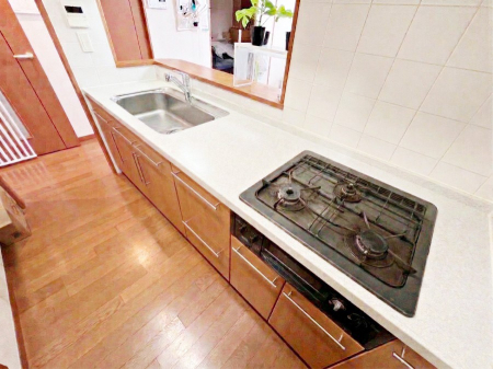 �L�b�`���@�����`Kitchen�`  �u���������͉�����낤�v����ȃL�b�`���Ȃ�v�������藿�����ł����Ⴂ�܂��B  �L�b�`������̓��r���O����]�ł��Ƒ����Ȃ��邨�Ƃ������ɂ������܂��B  ���ꕔ���H�L