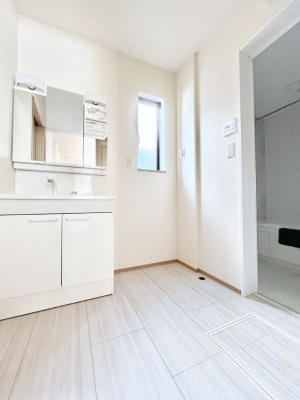 ���̑��@������A�������`Dressing Room�`�@�Â��Ȃ肪���Ȑ��ʏ�����������ƍ̌��Ɗ��C���\�Ȃ̂ŋC�����悭���g�������܂��B�O�ʋ��^�C�v�̐��ʑ�͋������[�ŎU�炩�肪���Ȑ��ʏ����X�b�L����