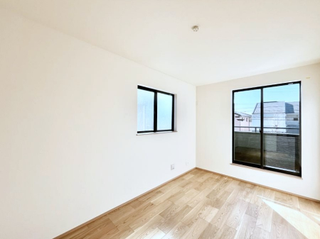 �Q���@�������������`Bed Room�`�@2�ʍ̌����m�ۂ������邢�����́A���ʂ����ǂ��A��ϋ��S�n�̗ǂ���ԂƂȂ��Ă���܂��B�u�₩�ȕ��������ċN���钩�́A���K�����̎n�܂�ɁI���������ʕ����ƂĂ��ǂ��Z�܂���