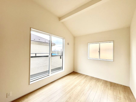 ���̑����ρ@�����`Bed Room�`�@2�ʍ̌����m�ۂ������邢�����́A���ʂ����ǂ��A��ϋ��S�n�̗ǂ���ԂƂȂ��Ă���܂��B�u�₩�ȕ��������ċN���钩�́A���K�����̎n�܂�ɁI���������ʕ����ƂĂ��ǂ��Z�܂���