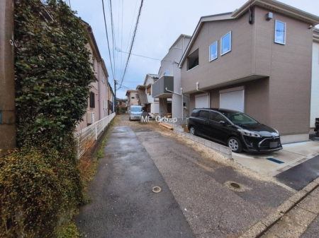 ���n�O�ώʐ^�@�O�ρ��Q�������`Exterior�`  �ՐÂȏZ��n�Ŏq��ĉƑ��Ƀs�b�^���B  �����̂��U�������K�ȗ΂Ɍb�܂ꂽ�G���A�ŁA���R�ɕ�܂ꂽ���₩�ȕ�炵���������邽�߂́A��Ƃ肠��Z���������Ă��܂��B