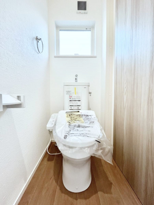 �g�C���@�g�C����1�K��2�K���ꂼ��ɔz�u����Ă��ĂƂĂ��֗��ł��B 