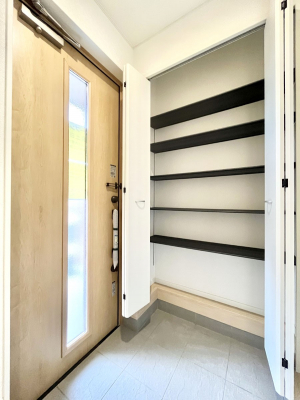 ���̑����ρ@�����Ղ���[�ł���V���[�Y�{�b�N�X�ŉƑ��S���̌C���A���ւ�������B  