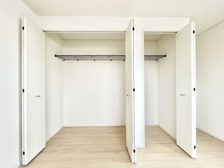 ���[�@�������P�������`Closet�`�@�ǖʃN���[�[�b�g������΃^���X��u���K�v���Ȃ��A�o������̂Ȃ��X�b�L����Ԃ��ێ��ł��܂��B����ꂽ�X�y�[�X��L���Ɋ��p�ł������B�ߗނ��̕i�Ȃǂ����Ղ���[�o���܂��ˁ�