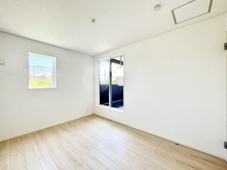 �Q���@�������P�������`Bed Room�`�@2�ʍ̌����m�ۂ������邢�����́A���ʂ����ǂ��A��ϋ��S�n�̗ǂ���ԂƂȂ��Ă���܂��B�u�₩�ȕ��������ċN���钩�́A���K�����̎n�܂�ɁI�������肪�ǂ��Z�܂���