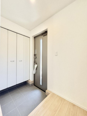 ���ց@�������P�������`Entrance�`�@�Ƃ̒��ł��q�l���}����ŏ��̏ꏊ�ł��錺�ւ́A�Ƃ̈�ۂ��̂��̂ł��I�L�x�Ȍ��֎��[�ŁA����Y��ɕۂ��Ƃ��o���܂��􌺊ւɂ͂����Ղ���[�̉��ʔ��������I