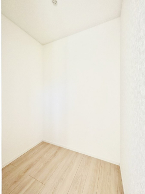 ���̑��@�������P�������`Walk-in Closet�`�@��������̗m���������Ă��V���ɂȂ�ɂ����E�H�[�N�C���N���[�[�b�g�B�m���ȊO�ɂ��A���i�g��Ȃ��Ɠd��X�[�c�P�[�X�A�X�g�b�N�i�Ȃǉ��ł��Еt����������Ԃł��B
