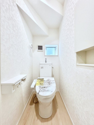 �g�C���@�g�C����1�K��2�K���ꂼ��ɔz�u����Ă��ĂƂĂ��֗��ł��B 