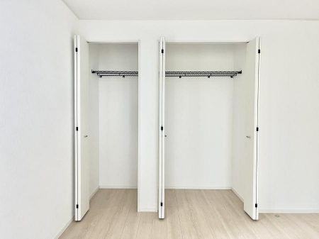 ���[�@�����`Closet�`�@�ǖʃN���[�[�b�g������΃^���X��u���K�v���Ȃ��A�o������̂Ȃ��X�b�L����Ԃ��ێ��ł��܂��B����ꂽ�X�y�[�X��L���Ɋ��p�ł������B�G�߂̈ߗނ��̕i�Ȃǂ����Ղ���[�o���܂��ˁ�