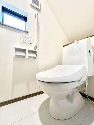 �g�C���@�g�C����1�K��2�K���ꂼ��ɔz�u����Ă��ĂƂĂ��֗��ł��B 