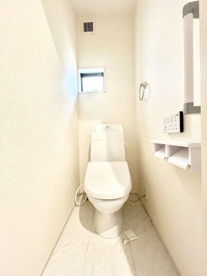 �g�C���@�g�C����1�K��2�K���ꂼ��ɔz�u����Ă��ĂƂĂ��֗��ł��B 
