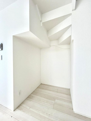 ���̑����ρ@�ݔ����Q���������p�i�̃X�g�b�N�␅�Ȃǂ̔��~�Ɏg����K�i�����[�B