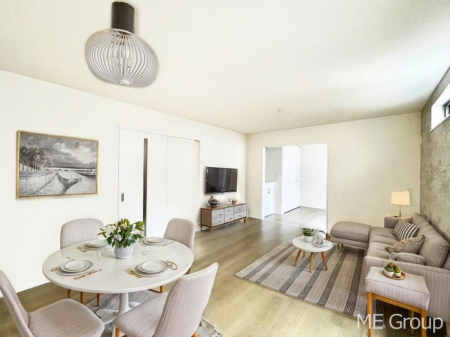 ���r���O�@������A�������`Living�`�@�Ƒ��̐H����c���̂ق��A�q�ǂ���V�΂�����A�F�l���������肷��LDK�͏Z�܂��̒��S�B�����ԉ߂����ꏊ������A���̋�Ԃ͏Z�܂��S�̂̋��S�n�����E���܂��B���Ƌ��CG�ł�