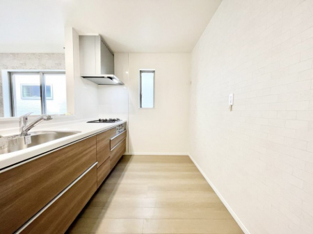 �L�b�`���@������A�������`Kitchen�`�@���R�������鑋�̂���L�b�`���������g���ꏊ�����炱���A�g��������l�����܂����B�������Ƃ����L�b�`���R�[�i�[�͎����L���Ȏd�オ��ƂȂ��Ă���܂��B