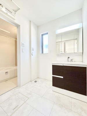 ���̑��@������B�������`Dressing Room�`�@�Â��Ȃ肪���Ȑ��ʏ�����������ƍ̌��Ɗ��C���\�Ȃ̂ŋC�����悭���g�������܂��B�O�ʋ��^�C�v�̐��ʑ�͋������[�ŎU�炩�肪���Ȑ��ʏ����X�b�L����