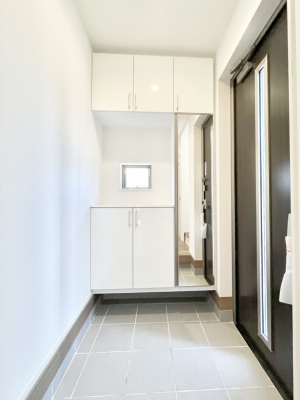 ���ց@������B�������`Entrance�`�@���ʔ��~���[�t�Ȃ̂ŁA���o�����O�̐g�����Ȃ݃`�F�b�N�Ɂ����ւ͂��q�l�����o�}�������ԍŏ��̏ꏊ�A�A���Ă��鎞�ɓ���ŏ��̏ꏊ�B����ȏꏊ�����炱���A���ǂ���ԂɁ�