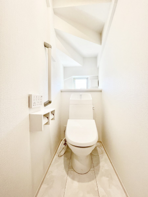 �g�C���@������B�������`Toilet�`�@�������̂��鐅����g�C���̓E�H�V�����b�g�t���ł����g�C���͖����g�킴��𓾂Ȃ����́B����������ۂ������ł��ˁB�g�C����2��������̂Œ��̍��G���ɕ֗��ł��I