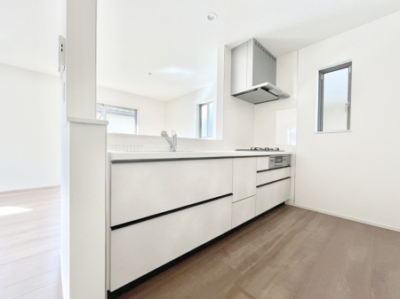 �L�b�`���@������B�������`Kitchen�`�@���R�������鑋�̂���L�b�`���������g���ꏊ�����炱���A�g��������l�����܂����B�������Ƃ����L�b�`���R�[�i�[�͎����L���Ȏd�オ��ƂȂ��Ă���܂��B