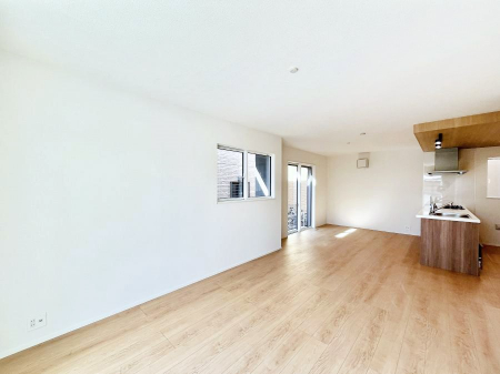 ���̑����ρ@�����`Living�`�@�L���ȗz�������̏ꏊ���Ƃ炵�����B�����邱�̋�Ԃ݂͂�Ȃ̏Ί炪�W���ꏊ�A����Y��A���邱�Ƃ̂Ȃ����킢���Ȃ���b���y���ގ��ԁA��������̎v�����Ԃ���ꏊ�B