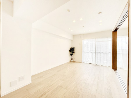 ���r���O�@���邢�z���������A�����̕��͋C�ɖ�������郊�r���O�_�C�j���O