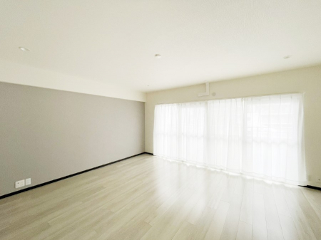 ���r���O�@�傫�ȑ����炽���Ղ�̗z���ƕ����������郊�r���O