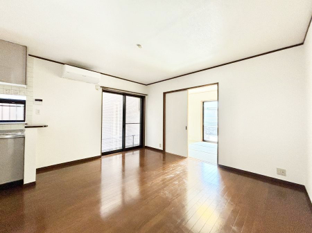 ���̑����ρ@�Ƒ��̏Ί炪���R�Ɛ��܂�Ă���A����ȕ��͋C�̃_�C�j���O�Ɏd�オ���Ă��܂� 