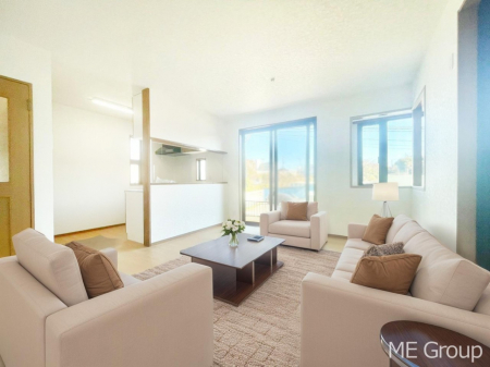 ���r���O�@�Ƒ��̘a�₩�ȉ�b���������Ă������B�J�����̂��郊�r���O�ł��@���Ƌ��CG�ł�