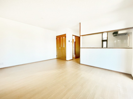 ���̑����ρ@�Ƒ��̏Ί炪���R�Ɛ��܂�Ă���A����ȕ��͋C�̃_�C�j���O�Ɏd�オ���Ă��܂��B