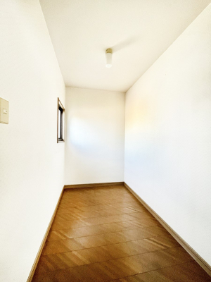 ���[�@2�K�̔[�ˁB�g�p�p�x�̒Ⴂ�G�ߗp�i�Ȃǂ�����������[�ł��܂��B