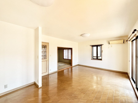 ���̑����ρ@�Ƒ��̏Ί炪���R�Ɛ��܂�Ă���A����ȕ��͋C�̃_�C�j���O�Ɏd�オ���Ă��܂��B