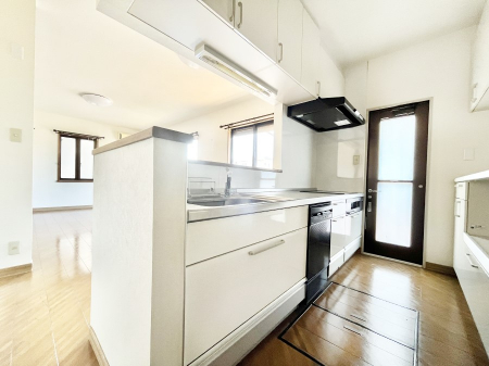 �L�b�`���@���������Ȃ���ł����Ƒ��Ƃ̉�b���y���߂�ΖʃL�b�`��