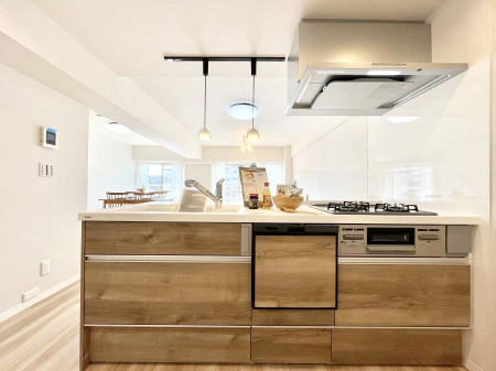 �L�b�`���@���������Ȃ���ł����Ƒ��Ƃ̉�b���y���߂�ΖʃL�b�`��