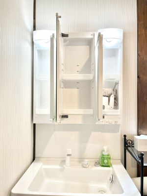 ���̑����ρ@�O�ʋ��̗��ɁA���ϕi��q���p�i�Ȃǂ����[�\�B���ʑ����������ƕۂ��܂��I