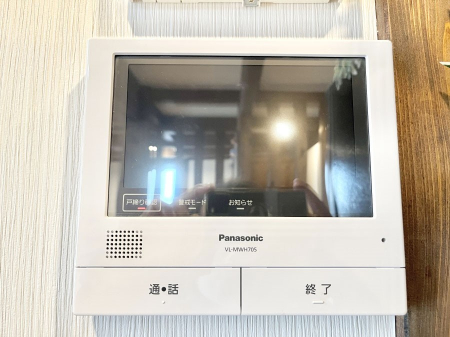 ���̑����ρ@���q�҂��m�F�ł���s�u���j�^�[�t�C���^�[�z��