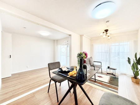 ���r���O�@�傫�ȑ����炽���Ղ�̗z���ƕ����������郊�r���O