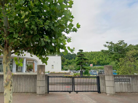 ���ӊ��@���w�Z 300m �󐼎s�����я��w�Z