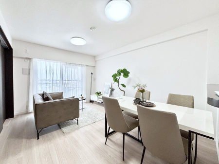 ���r���O�@�傫�ȑ����炽���Ղ�̗z���ƕ����������郊�r���O